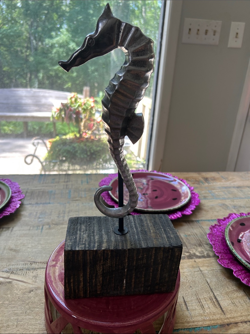 Metal Seahorse Table Accent in Silver
